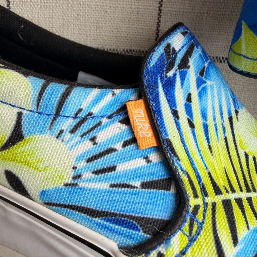 Nike Tropical Print Slip On Sneakers Womens 6 - Picture 5 of 10